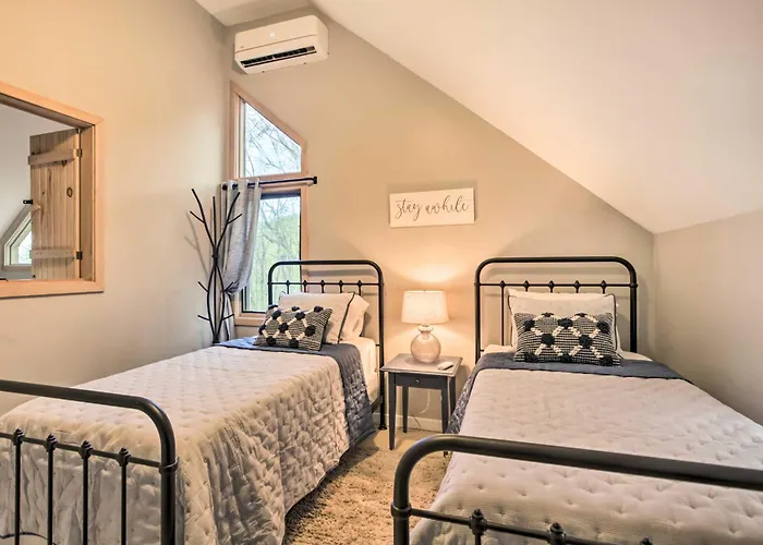 Serene Hideaway With Views, 1 Mi To Hike & Ski!